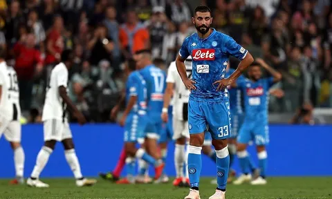 Napoli và tháng 10: Chờ phép màu từ thầy phù thủy Carletto