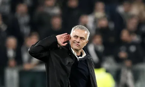 Này Mourinho, chúng tôi chờ cái nhếch môi đầy ngạo mạn của ông