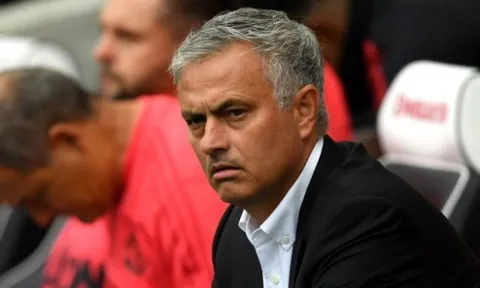 Neville tin tưởng Mourinho sẽ làm điều này để hạ gục Tottenham