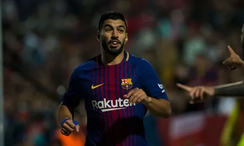 Neville: Luis Suarez có ADN của Quỷ đỏ