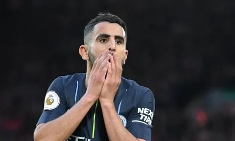 Gary Neville: "Mahrez ích kỷ và muốn làm người hùng"