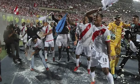 Peru vỡ òa hạnh phúc sau 35 năm chờ đợi vé World Cup