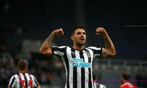 Newcastle 3-0 West Ham United: Benitez hồi sinh, Bilic xuống đáy