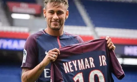 Neymar bị Cavani xúc phạm ngay lần đầu đến Paris