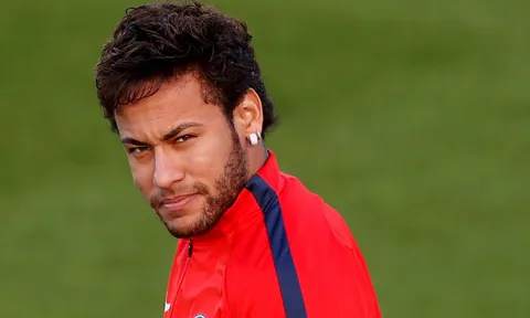 Neymar 'đằng đằng sát khí' trên sân tập của PSG