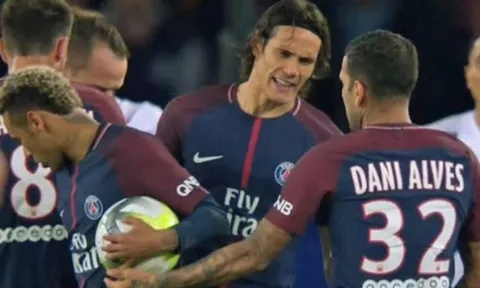 Forlan chê Dani Alves bám váy Neymar