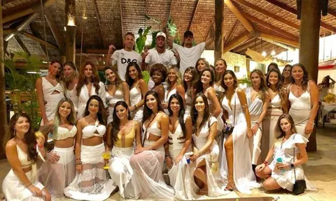 Neymar vui chơi tới bến, đón năm mới bên hàng loạt mỹ nữ sexy