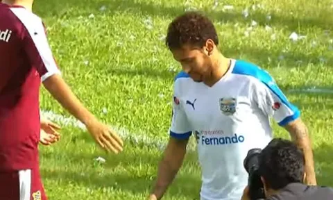 Neymar quẩy cực xung trong trận đấu giao hữu với Amigos de Castro