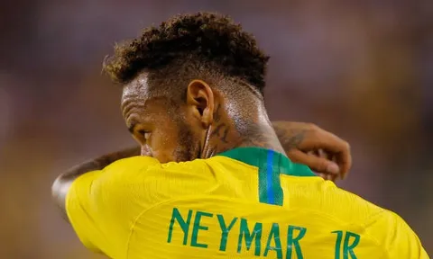 Neymar tái hiện hình ảnh 'đau xót' tại World Cup