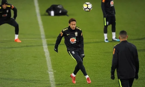 Neymar trở thành tâm điểm trước trận đại chiến với Tam sư
