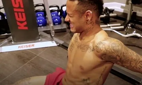 Neymar vã mồ hôi tập hồi phục sau sự cố gãy xương bàn chân