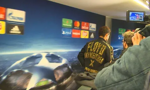 Neymar văng tục vì liên tục bị hỏi về Real
