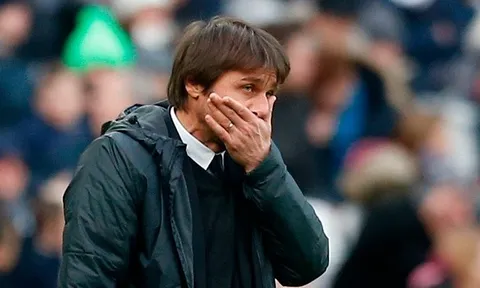 Ngày Conte đầu hàng trước David Moyes