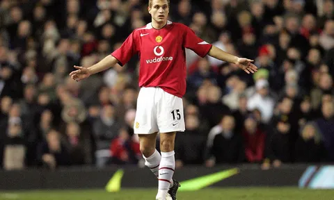 Ngày này năm xưa: Vidic CHÍNH THỨC ra mắt Man Utd