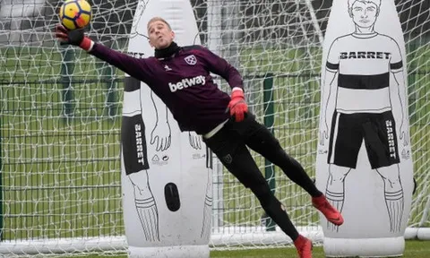 Nghe David Moyes động viên, Joe Hart bay lượn như chim trên sân tập