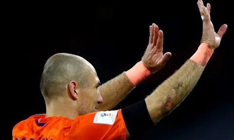 Nghẹn nước mắt ngày Arjen Robben chia tay 'Cơn lốc màu da cam'