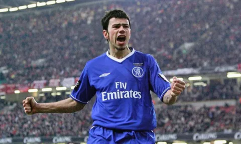 Người cũ Chelsea báo tin buồn cho Man Utd, Man City