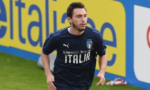 'Người thừa' của M.U hăng say tập luyện trên tuyển Italia