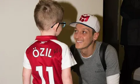 Nhân ngày sinh nhật, Ozil khiến fan rơi nước mắt vì điều này