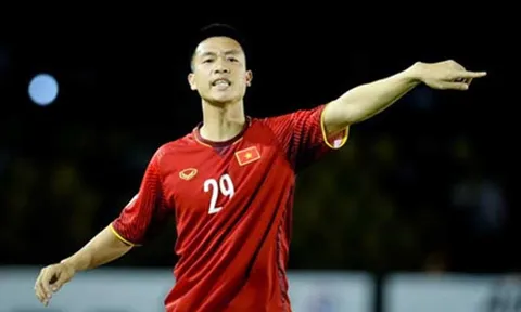 Nhìn đội hình xuất phát của ĐT Việt Nam, NHM nghiệm ra 1 điều