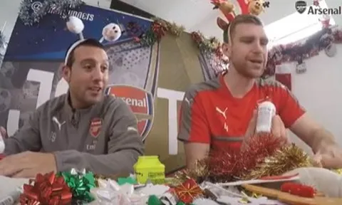 Nhìn lại không khí chuẩn bị Giáng Sinh của Arsenal vào năm ngoái