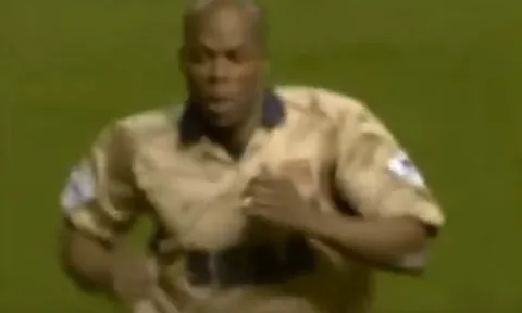 Nhìn lại mùa giải 2003/04 thần thánh của Arsenal