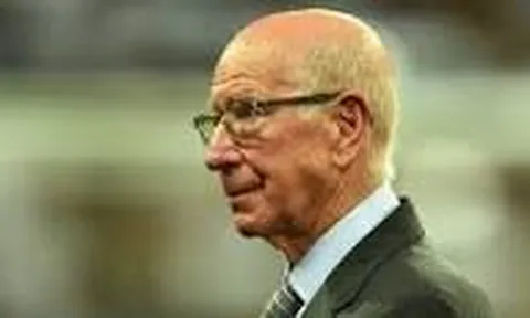 Nhìn lại quá khứ huy hoàng của Sir Bobby Charlton