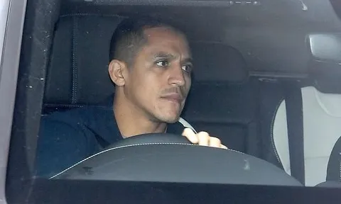 Nhìn Sanchez, Bailly đủ để thấy nỗi khốn khổ của Mourinho ở Man Utd