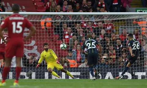 NHM Liverpool sốc với bí mật bên ngoài đường biên khi Mahrez sút 11m