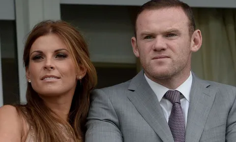 Rooney lại 'ăn vụng', NHM ủng hộ bà bầu Coleen ly dị