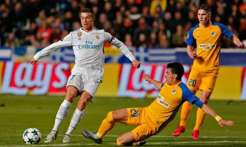 NHM sốc khi Ronaldo chịu kiến tạo để Benzema ghi bàn