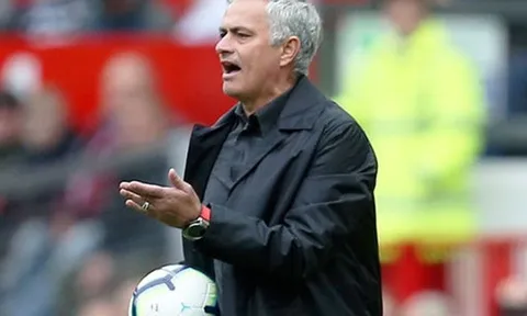 "Những áp lực sẽ hủy hoại Mourinho và Manchester United"