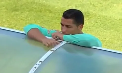 Những hình ảnh hài hước của Ronaldo bên ngoài sân bóng