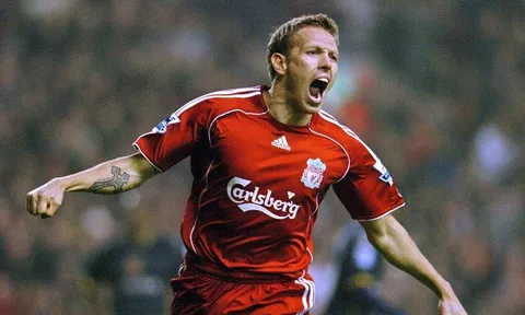 Những pha bóng mang đậm thương hiệu Craig Bellamy