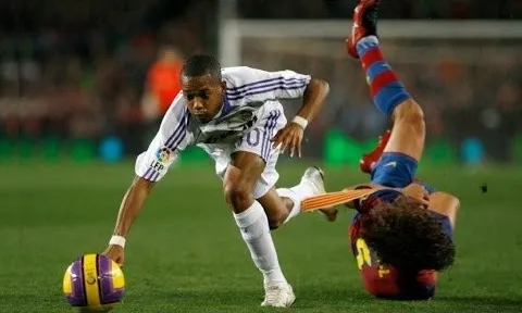 Những pha bóng mang tính 'sỉ nhục' nhất El Classico