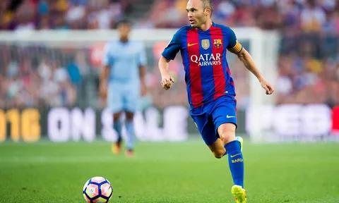 Những pha "xoay compa" mang thương hiệu Iniesta