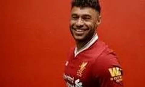 Những pha xử lý 'thần thánh' của Chamberlain mà Liverpool chẳng muốn thấy