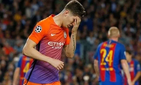 Những sai lầm khó tin của John Stones