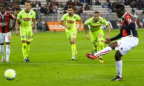 Nice 2-2 Angers: Balotelli giải cứu chủ nhà