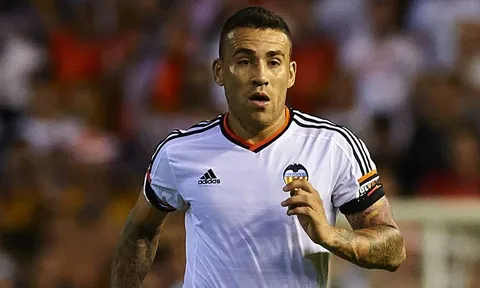 Nicolas Otamendi từng chơi tuyệt hay tại Valencia