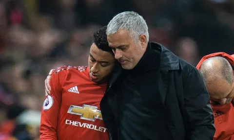 Cầu thủ Man Utd đầu tiên tri ân Mourinho