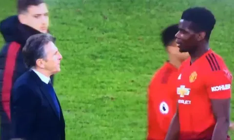 Nói chuyện với Pogba, HLV Leicester bị chửi thẳng mặt