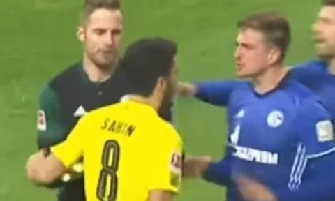Nổi nóng, cựu sao Liverpool 'chấp' cả đội Schalke