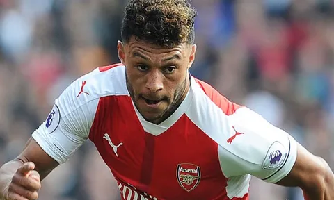 NÓNG: Chelsea đạt thoả thuận chiêu mộ Chamberlain