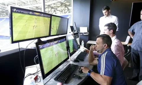 NÓNG: Công nghệ VAR xuất hiện ở đại chiến Arsenal - Chelsea