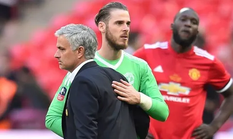 Mourinho nói lời động chạm, De Gea giận tím mặt