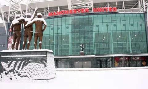 NÓNG: Derby Manchester sinh biến