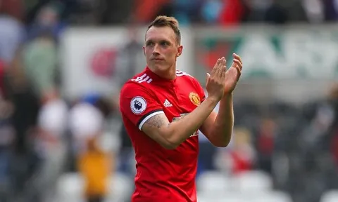 NÓNG: Phil Jones trở lại, sẵn sàng chiến Tottenham