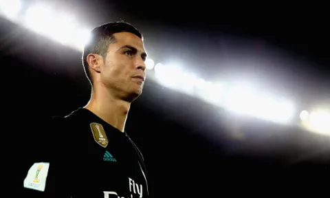 NÓNG: Ronaldo nổi sung với 3 đồng đội ở Real Madrid