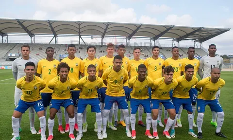 Nóng! Thay thế Lichtsteiner, Arsenal nhắm mua hàng hot Brazil